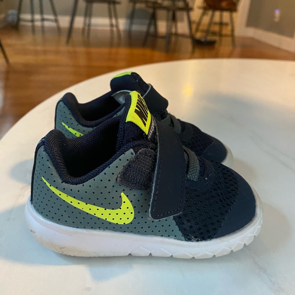 Toddler NIKE- 4C